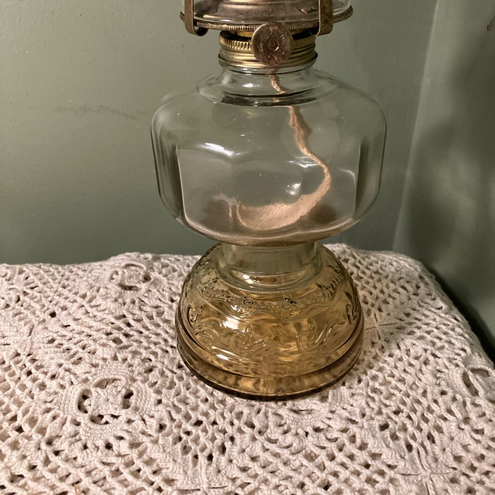 Vintage Pedestal Oil Lamp Clear Glass Chimney Made In Hong Kong 16” - Picture 8 of 9